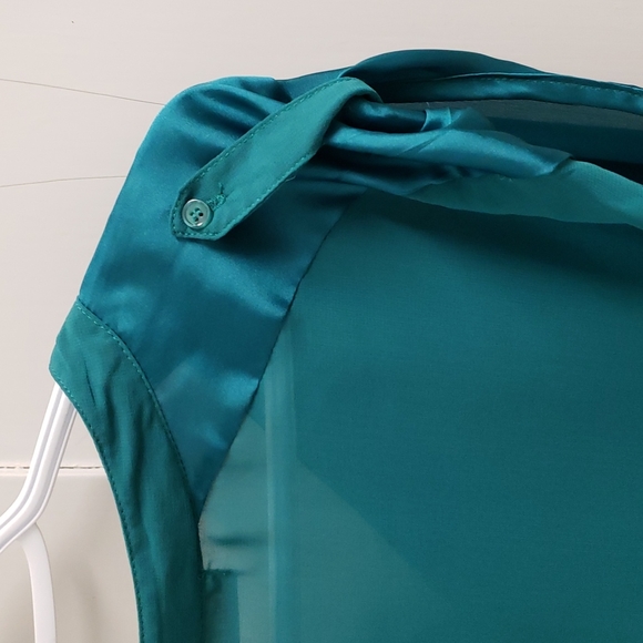 Costa Blanca women's XS emerald green top. - Picture 4 of 8